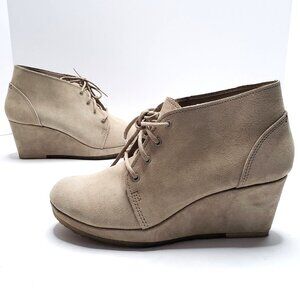 Clarks Originals Wedge Ankle Boots 9.5 Tan Suede Lace Up Chukka Desert Booties